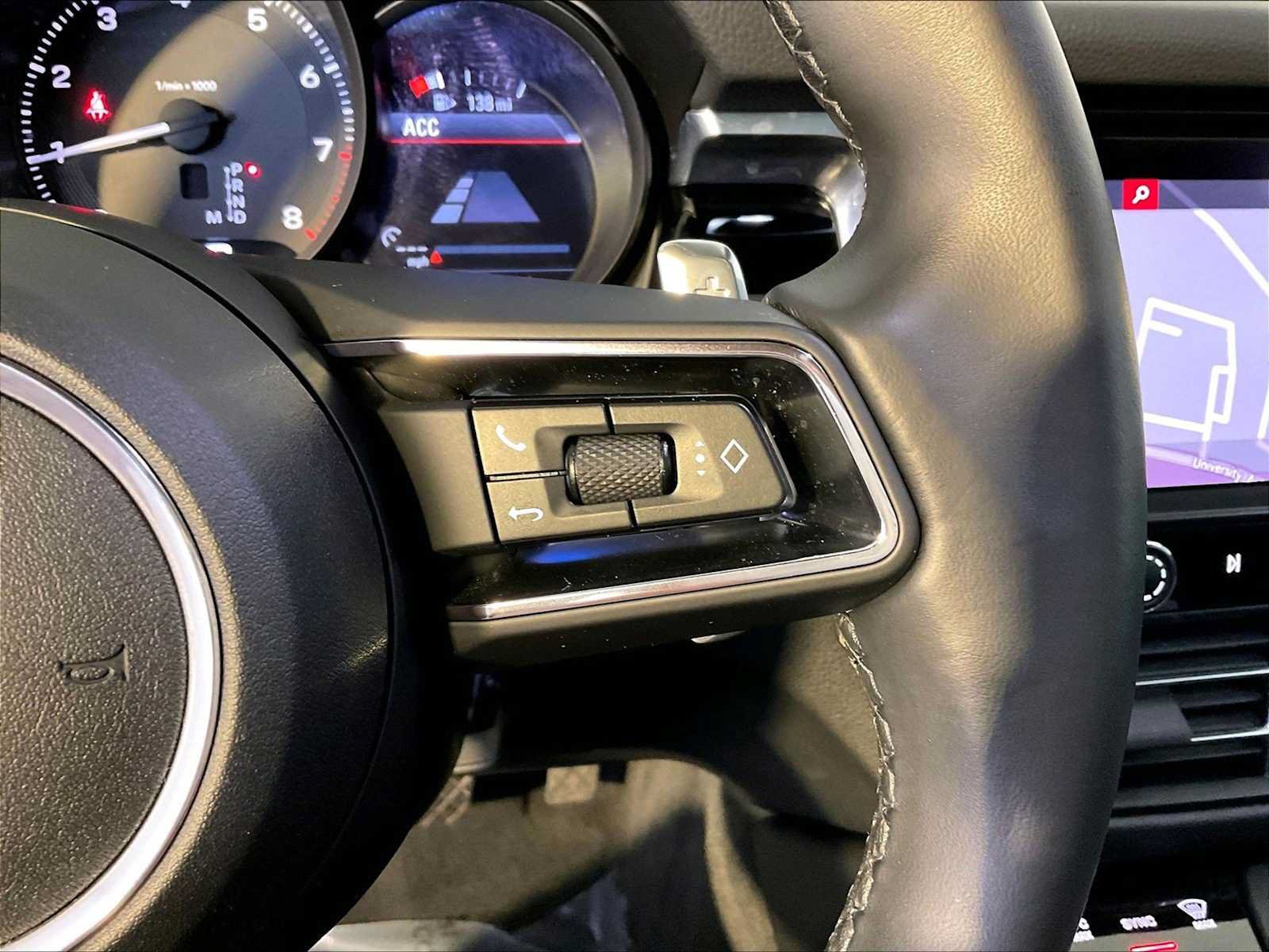 Certified 2023 Porsche Macan AWD/4WD image 28