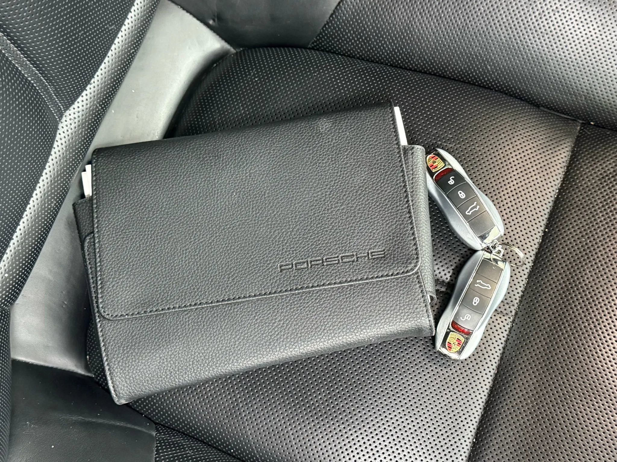 Used 2018 Porsche Cayenne Platinum Edition image 3