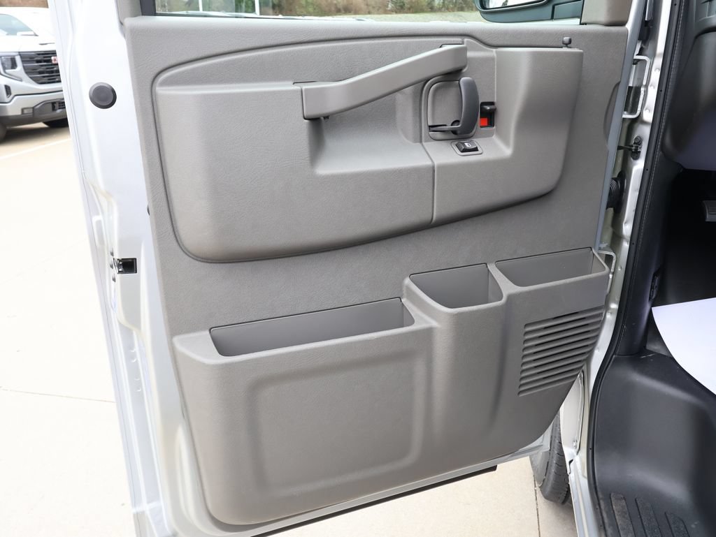 New 2026 Chevrolet Express 2500 w/ Enhanced Convenience Package RWD image 11