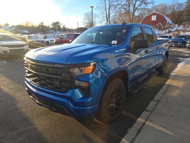 Used 2023 Chevrolet Silverado 1500 Custom image 3