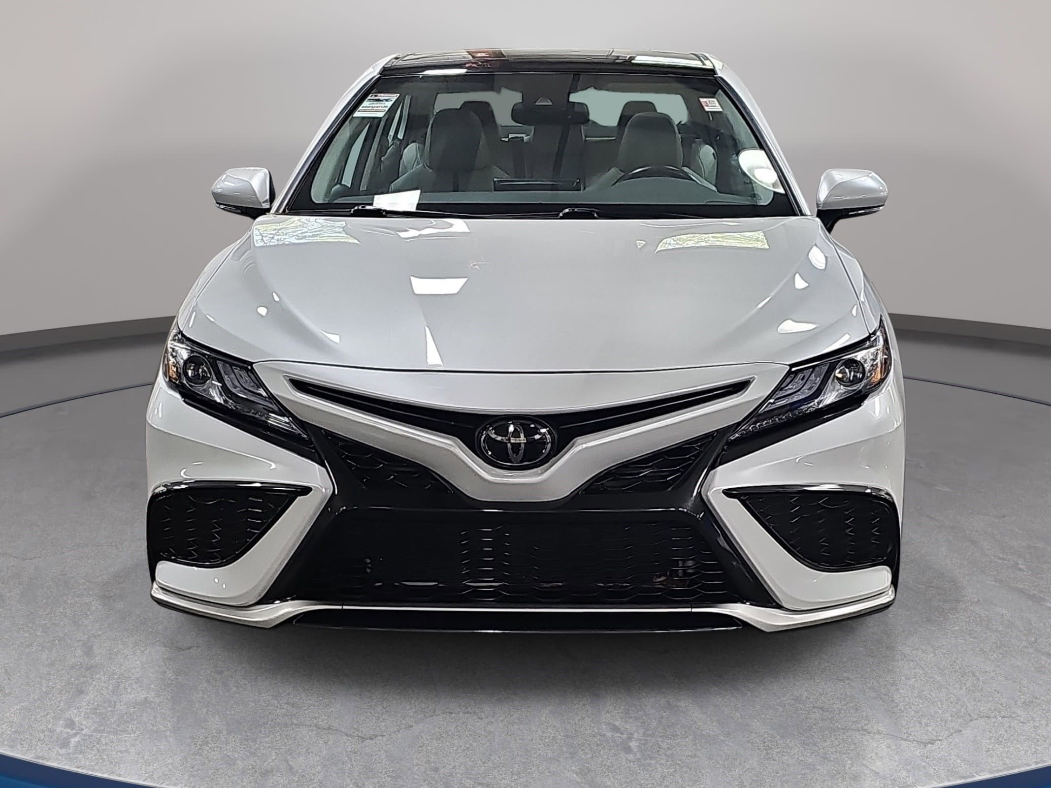 Used 2023 Toyota Camry XSE image 2