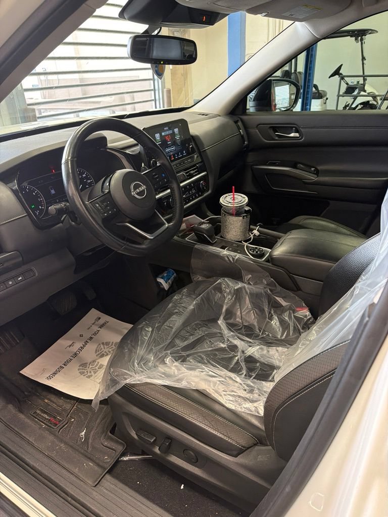 Used 2022 Nissan Pathfinder SL AWD/4WD image 2