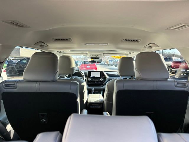 Used 2023 Toyota Highlander XLE image 32