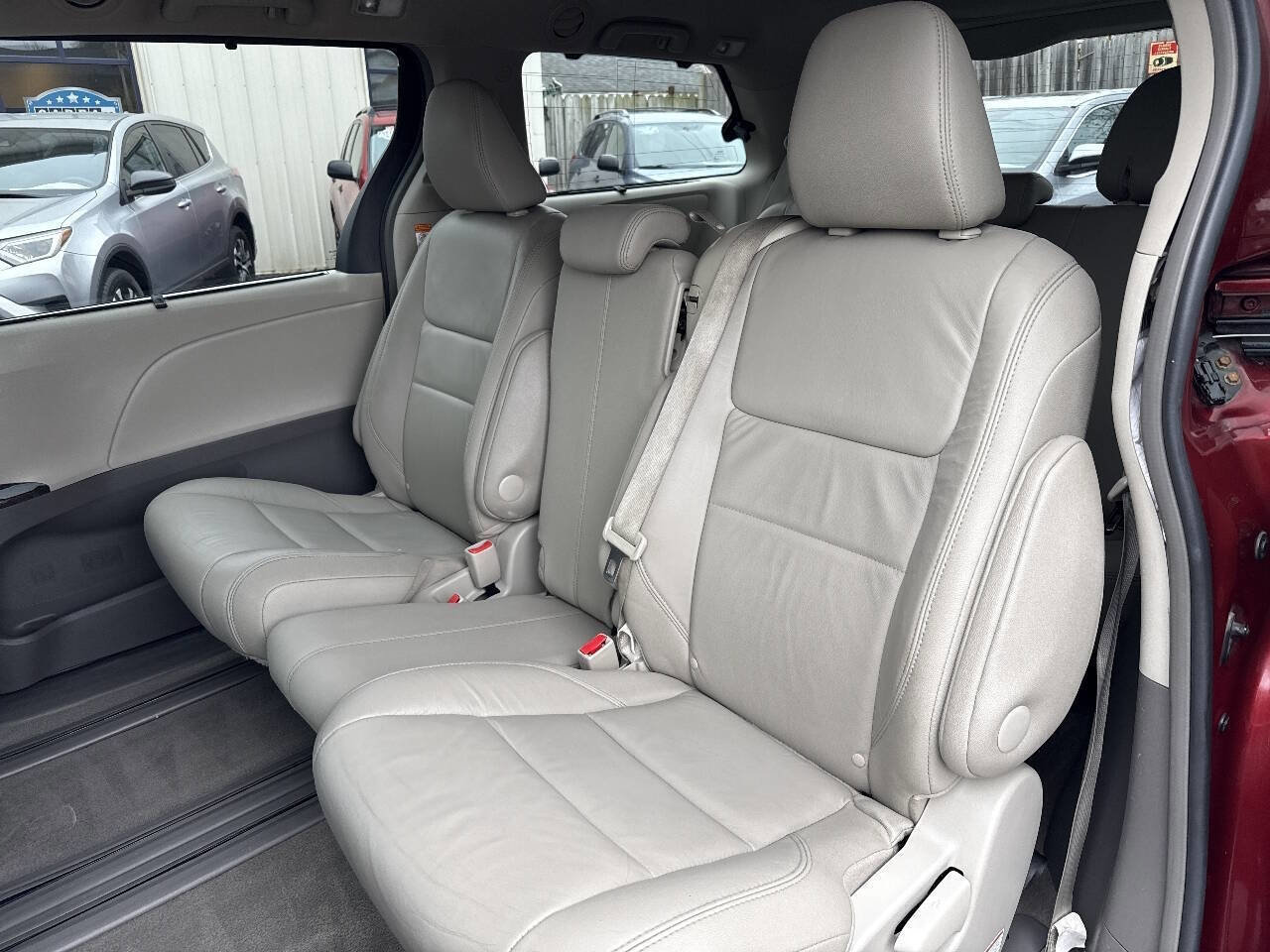 Used 2015 Toyota Sienna image 19