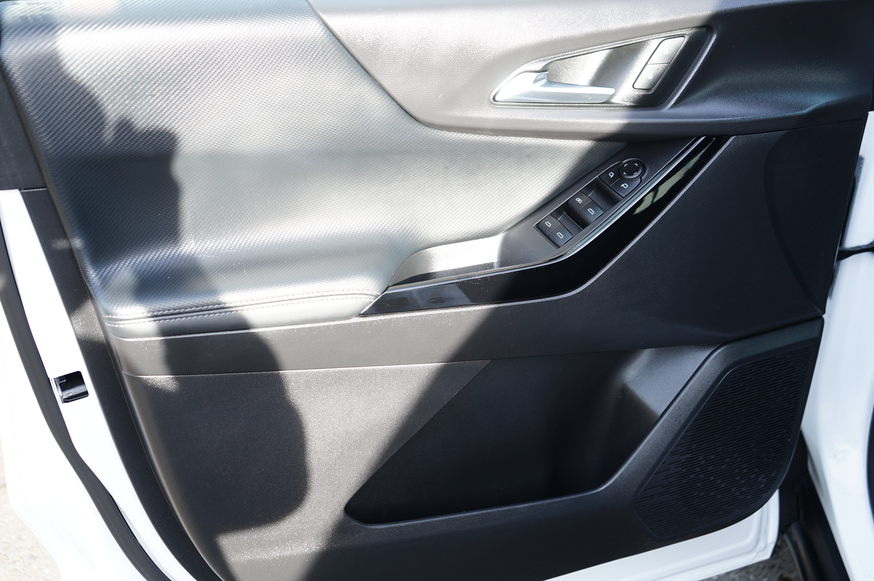 Used 2025 Chevrolet Equinox LT image 14