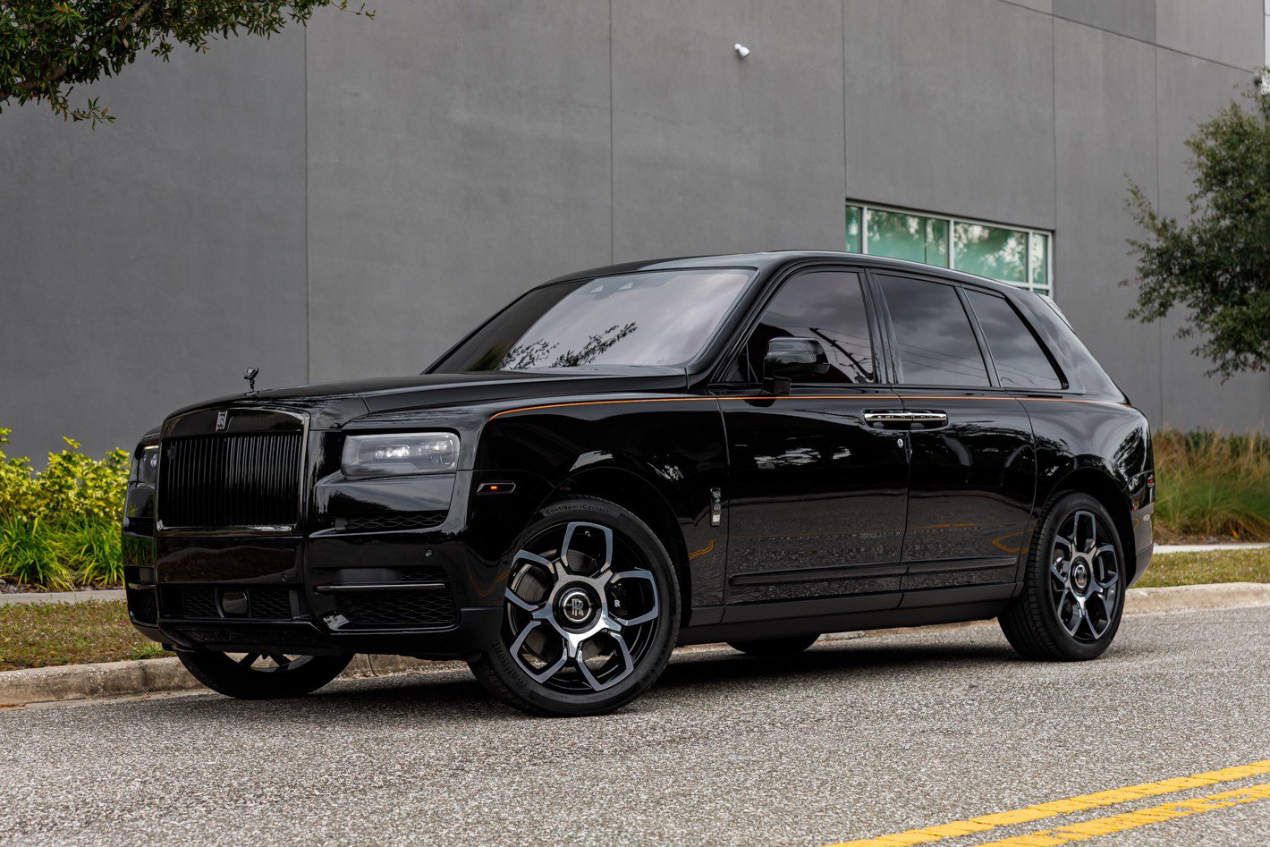 Used 2022 Rolls-Royce Cullinan Black Badge w/ Dark Exterior Package image 29
