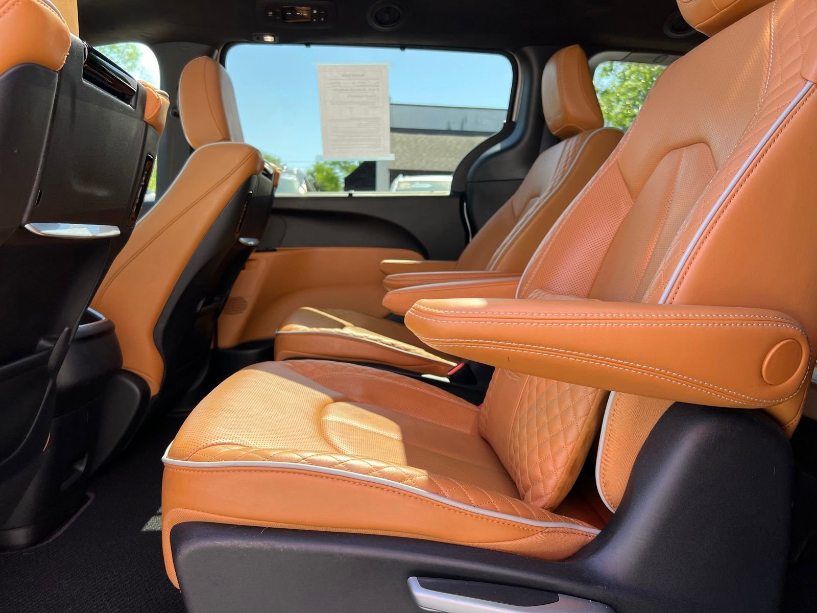 Used 2023 Chrysler Pacifica Pinnacle FWD image 63