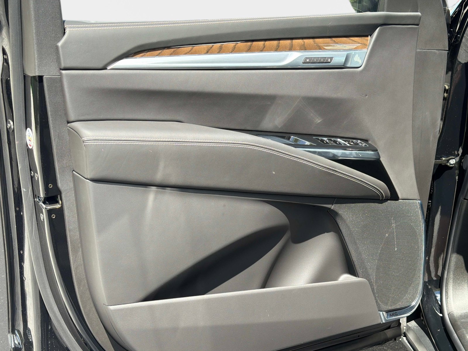 Used 2026 Cadillac Escalade ESV Platinum Sport w/ LPO, ONYX Package image 39