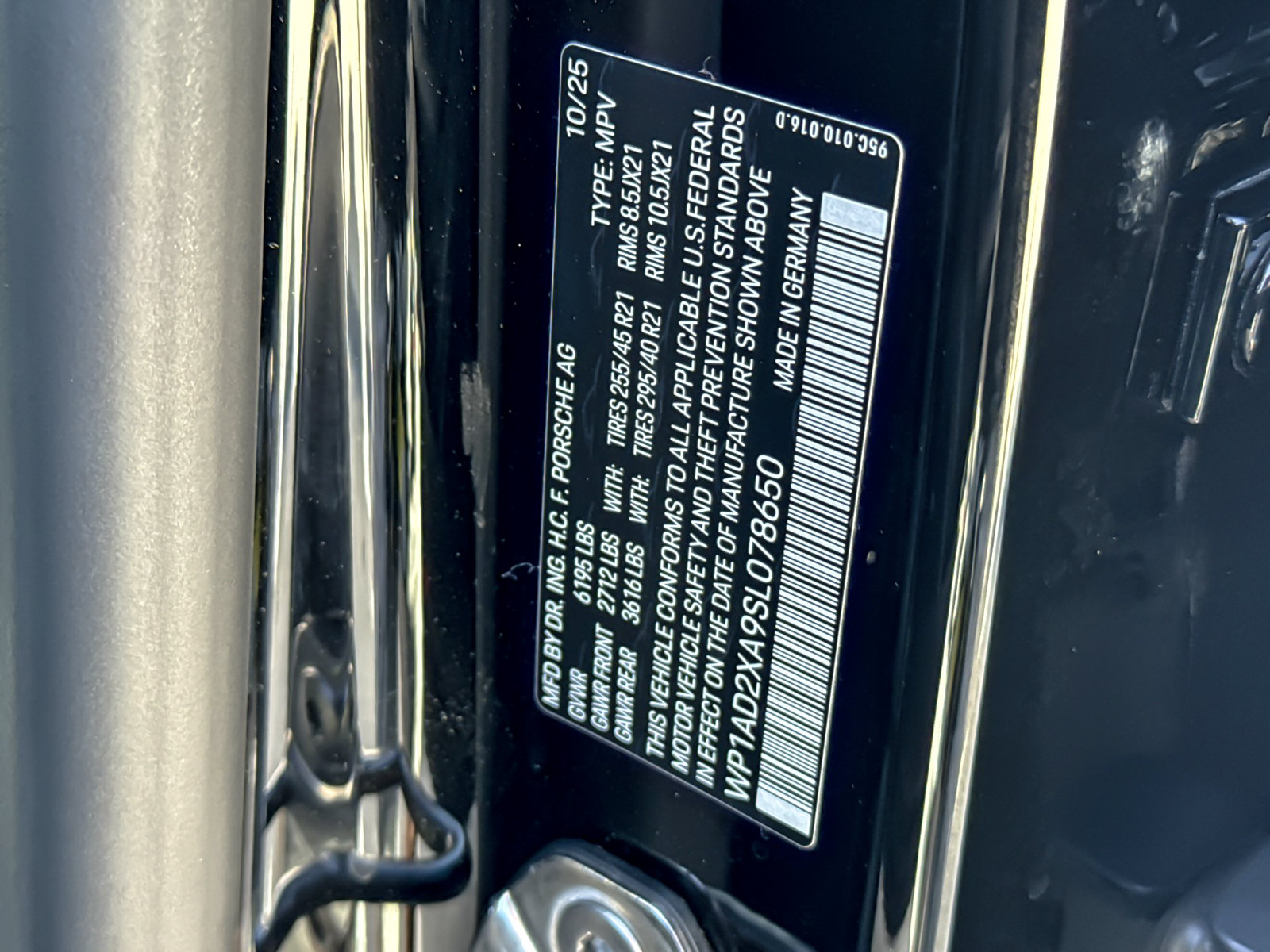 Used 2025 Porsche Macan Electric RWD image 36