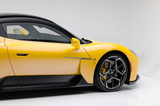 Used 2023 Maserati MC20 Coupe image 31
