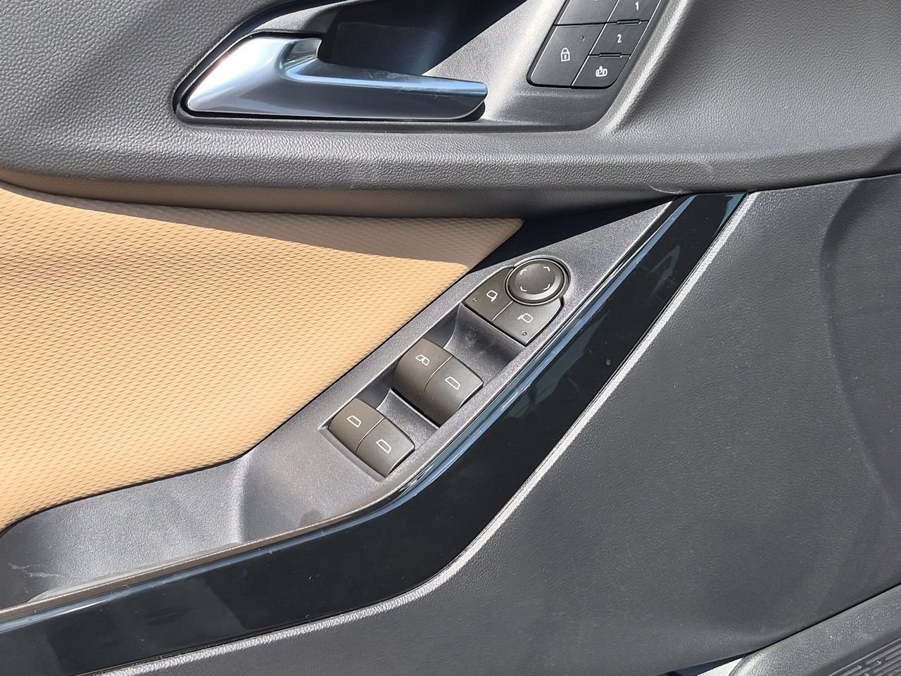 New 2026 Chevrolet Equinox ACTIV w/ Convenience Package III FWD image 9