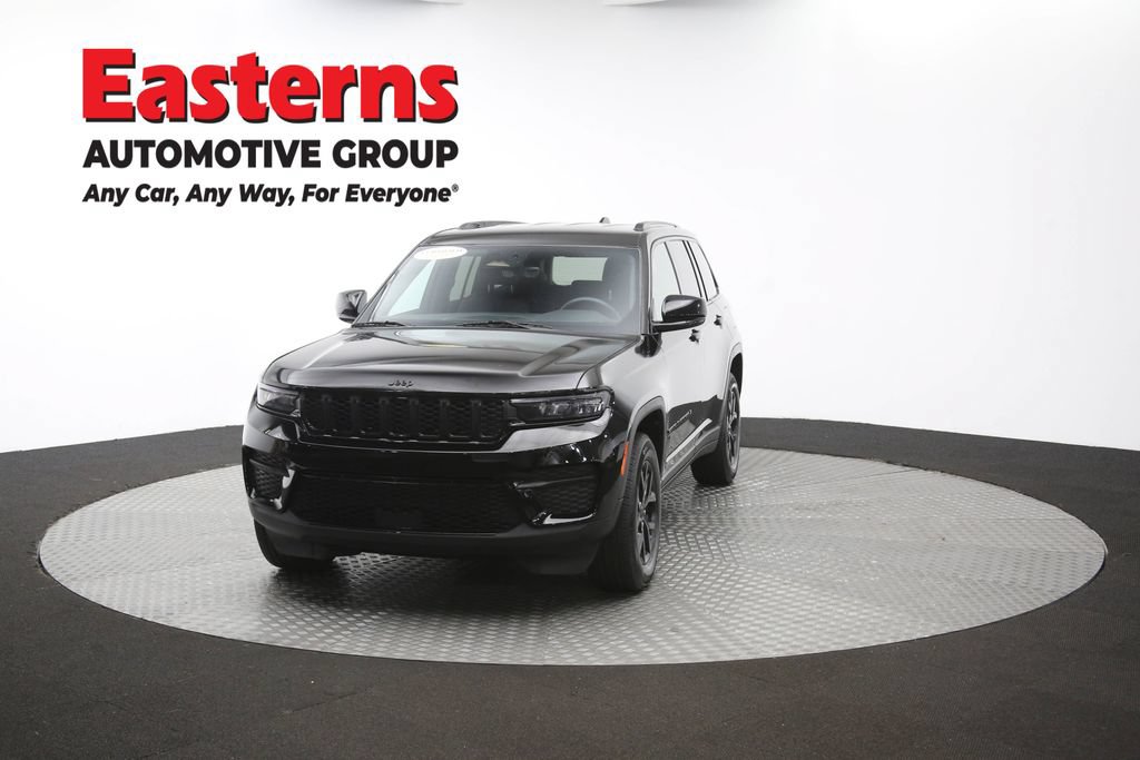 Used 2025 Jeep Grand Cherokee Altitude AWD/4WD image 54