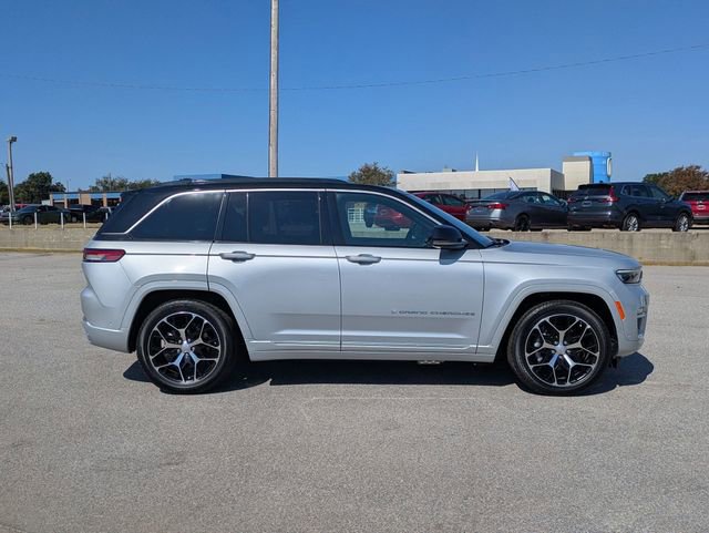 New 2024 Jeep Grand Cherokee Summit image 2