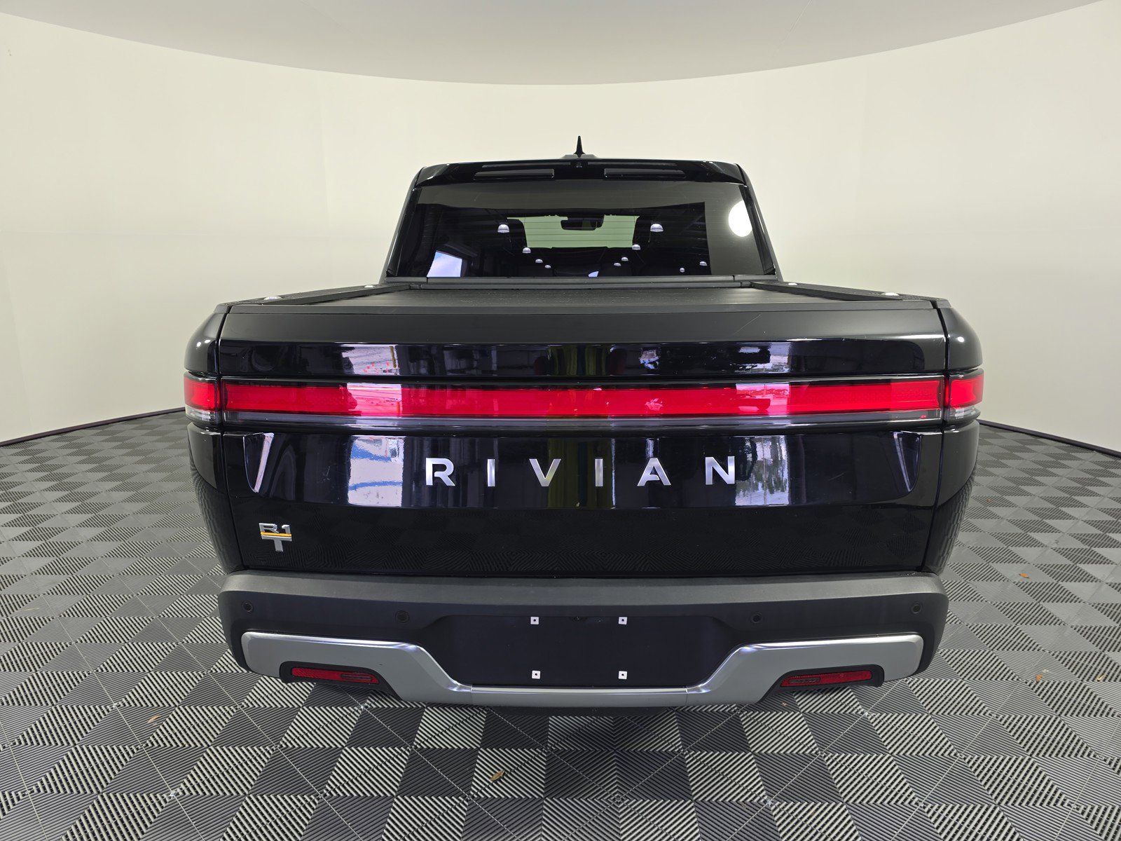 Used 2022 Rivian R1T Adventure image 4