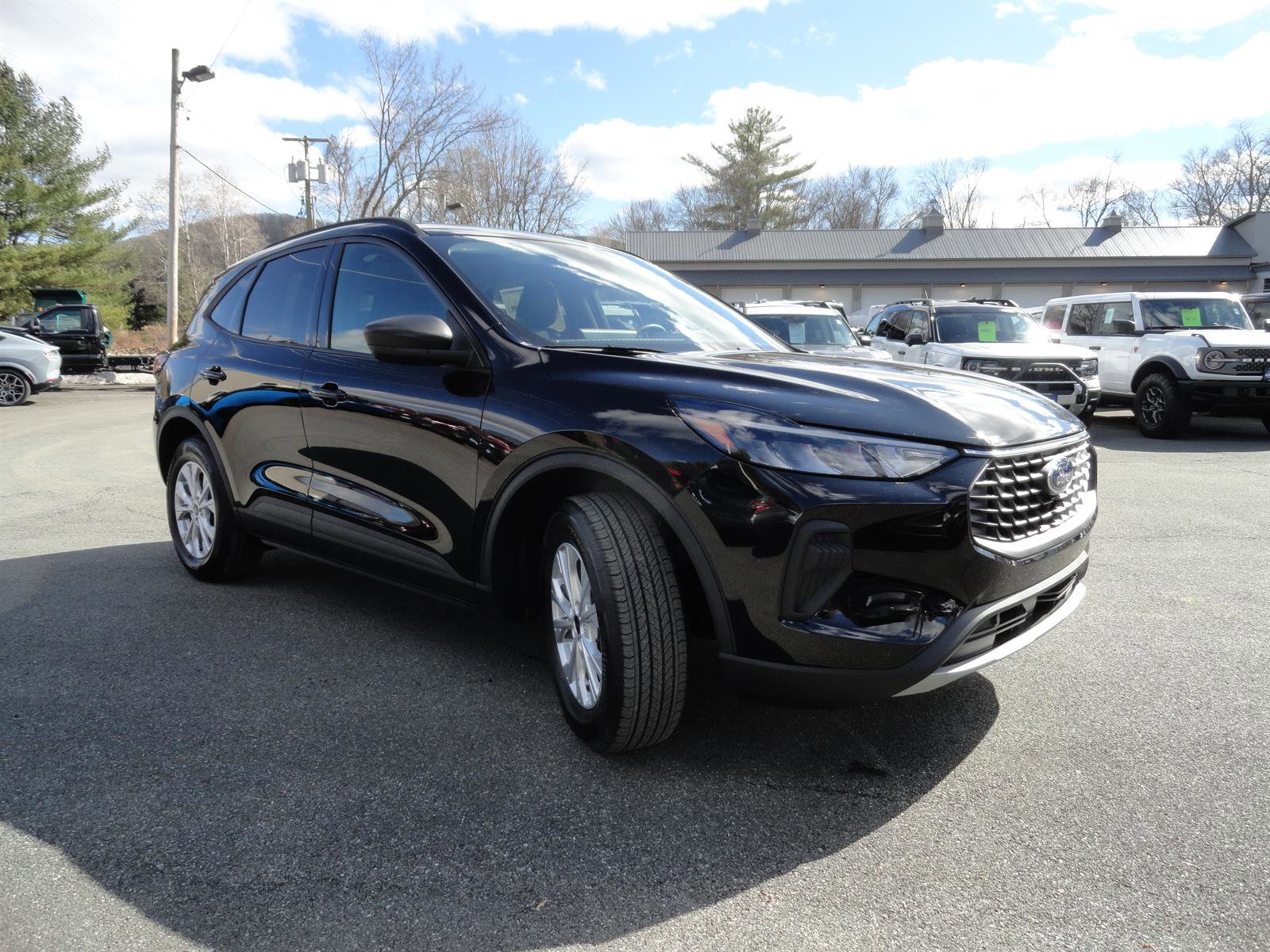 New 2025 Ford Escape Active w/ Active Premium Tech Pack AWD/4WD image 3