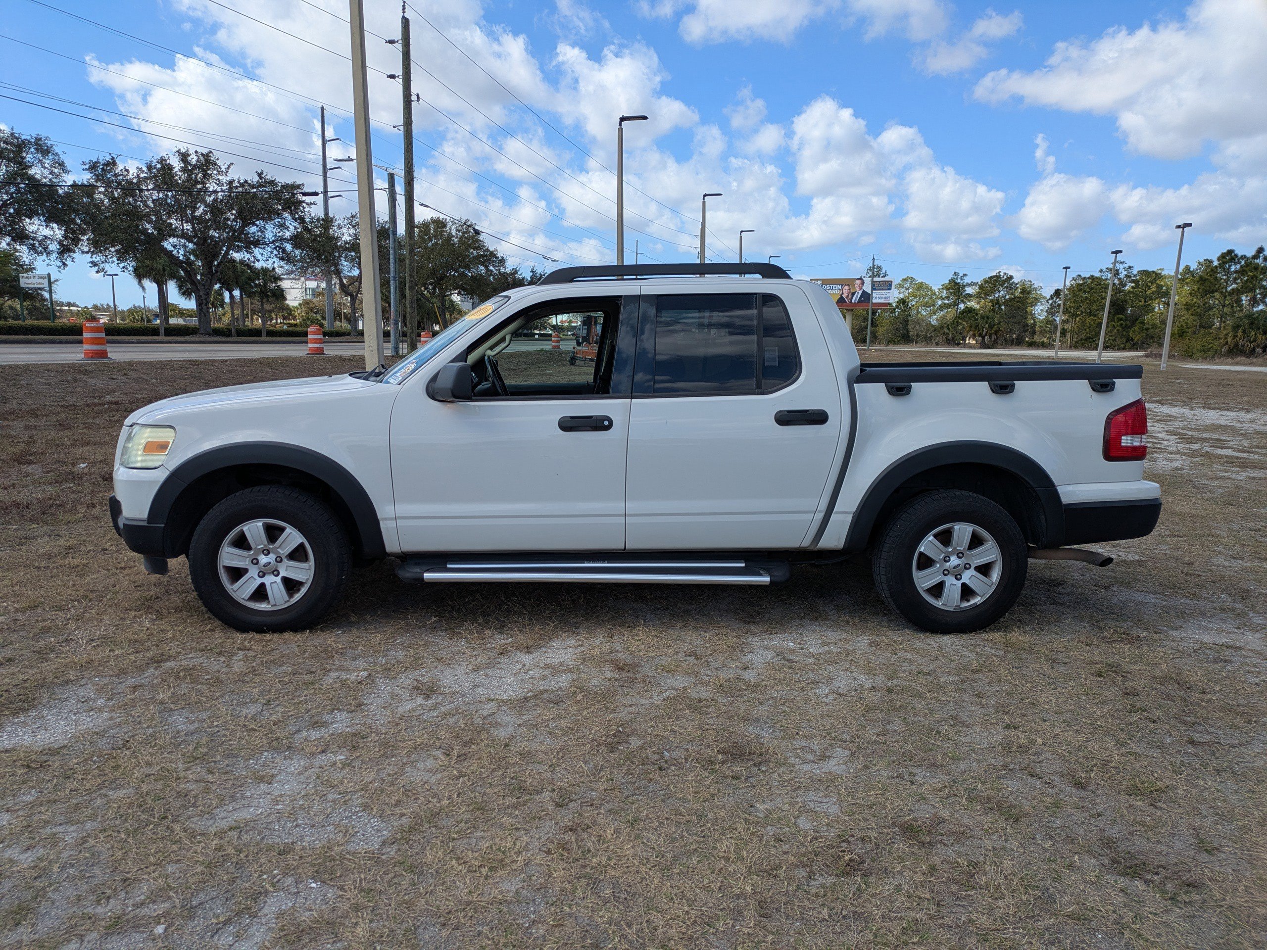 Used 2010 Ford Explorer Sport Trac XLT image 7