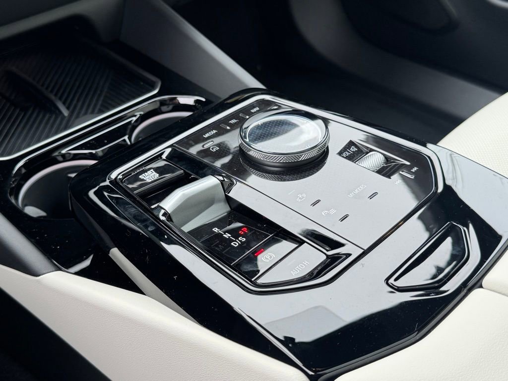 New 2026 BMW 550e xDrive w/ Premium Package image 12