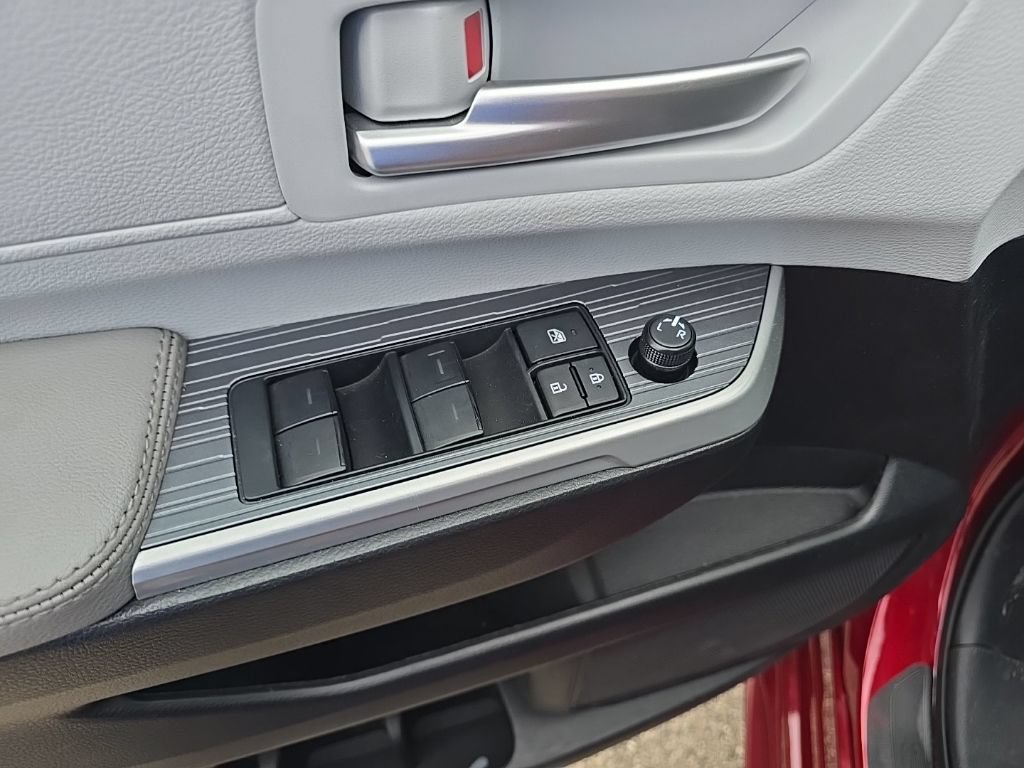 Used 2026 Toyota Sienna XLE AWD/4WD image 10