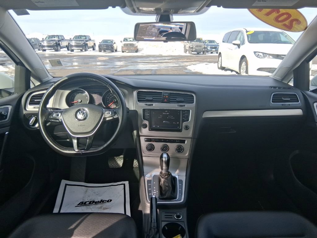 Used 2017 Volkswagen Golf Wolfsburg Edition image 17