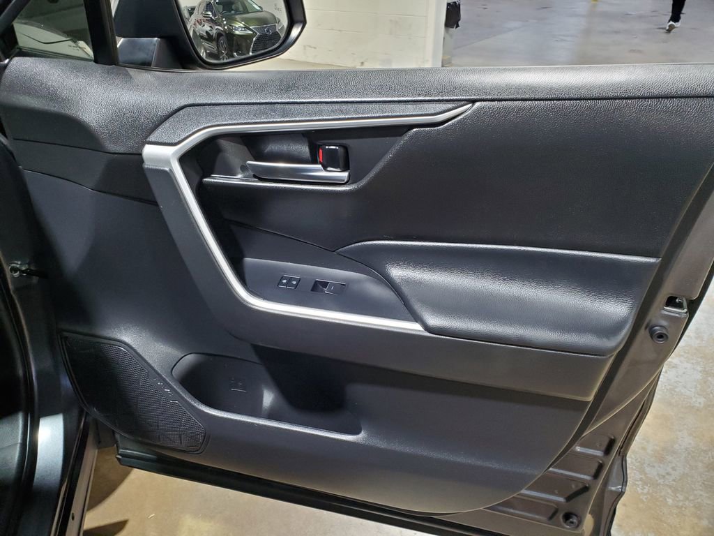 Used 2022 Toyota RAV4 XLE w/ Convenience Package AWD/4WD image 16