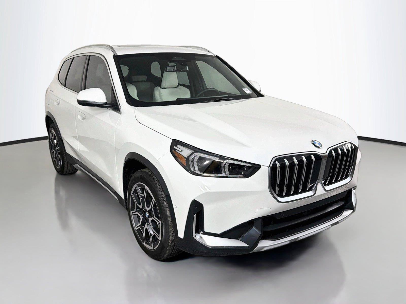 New 2027 BMW X1 xDrive28i AWD/4WD image 3