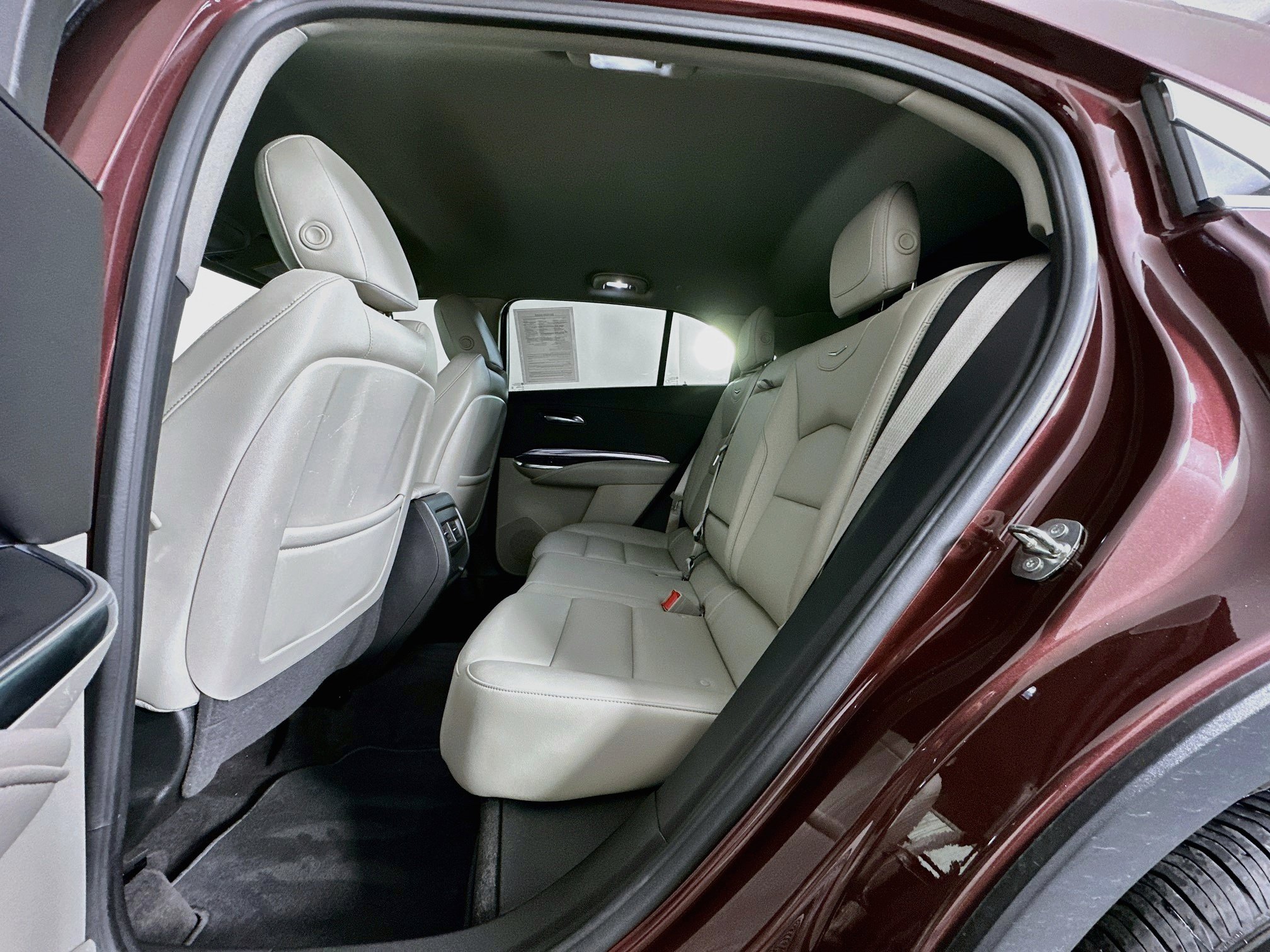 Used 2023 Cadillac XT4 Luxury FWD image 28
