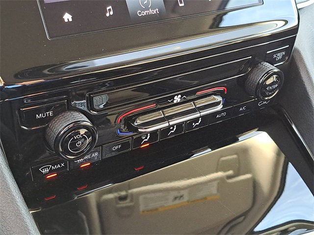 Used 2023 Jeep Grand Cherokee L Laredo image 15