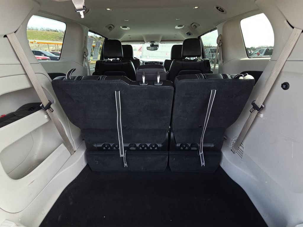 Used 2023 Chrysler Pacifica Touring-L image 31