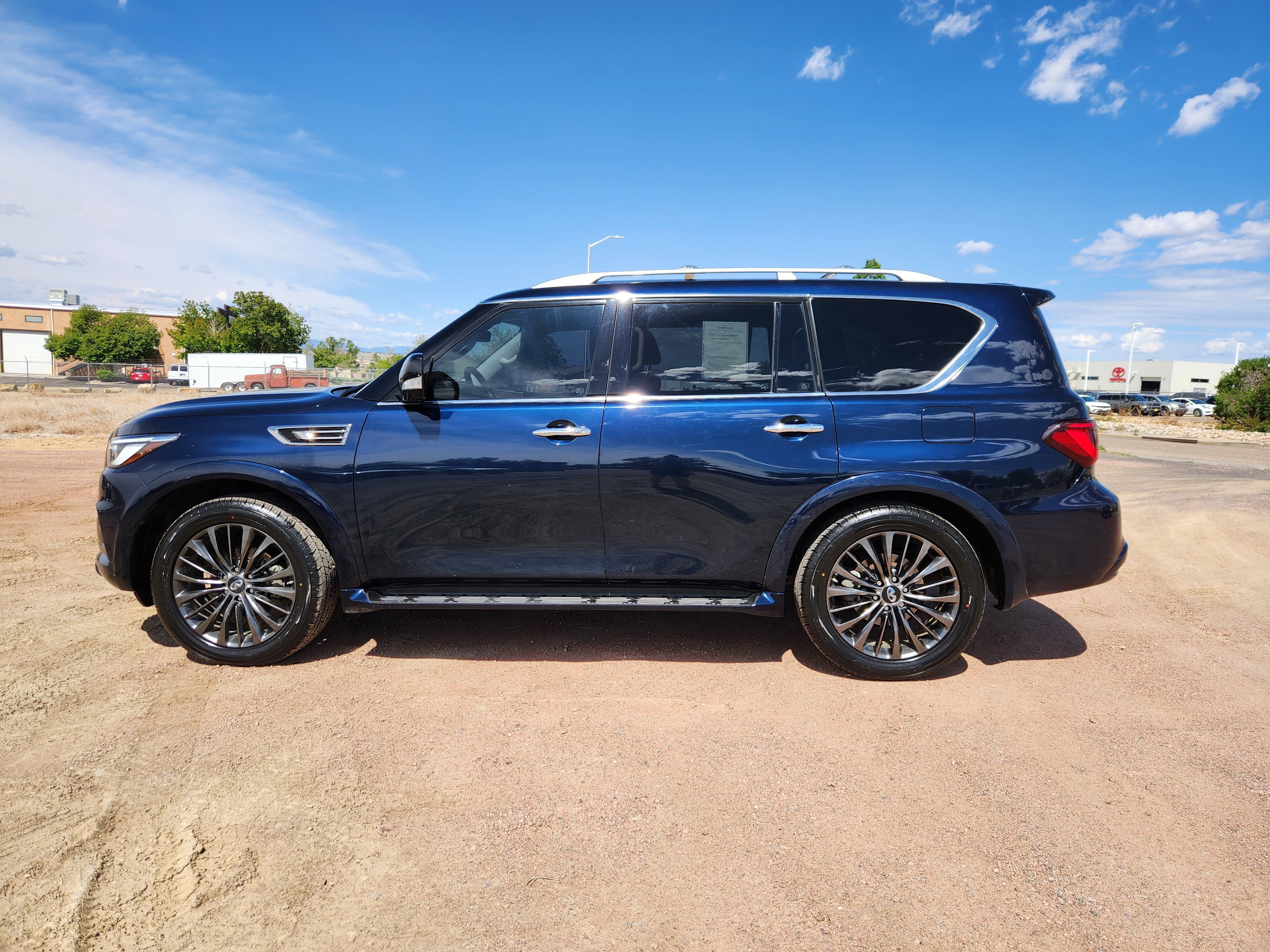 Used 2021 INFINITI QX80 Premium Select w/ All-Season Package AWD/4WD image 2