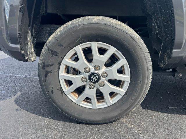 Certified 2024 Toyota Tacoma SR5 AWD/4WD image 10