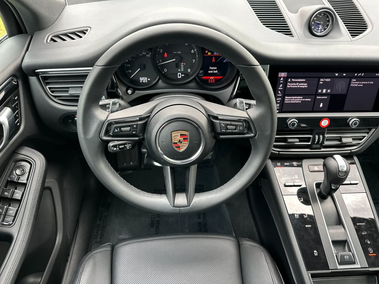 Certified 2025 Porsche Macan AWD/4WD image 15