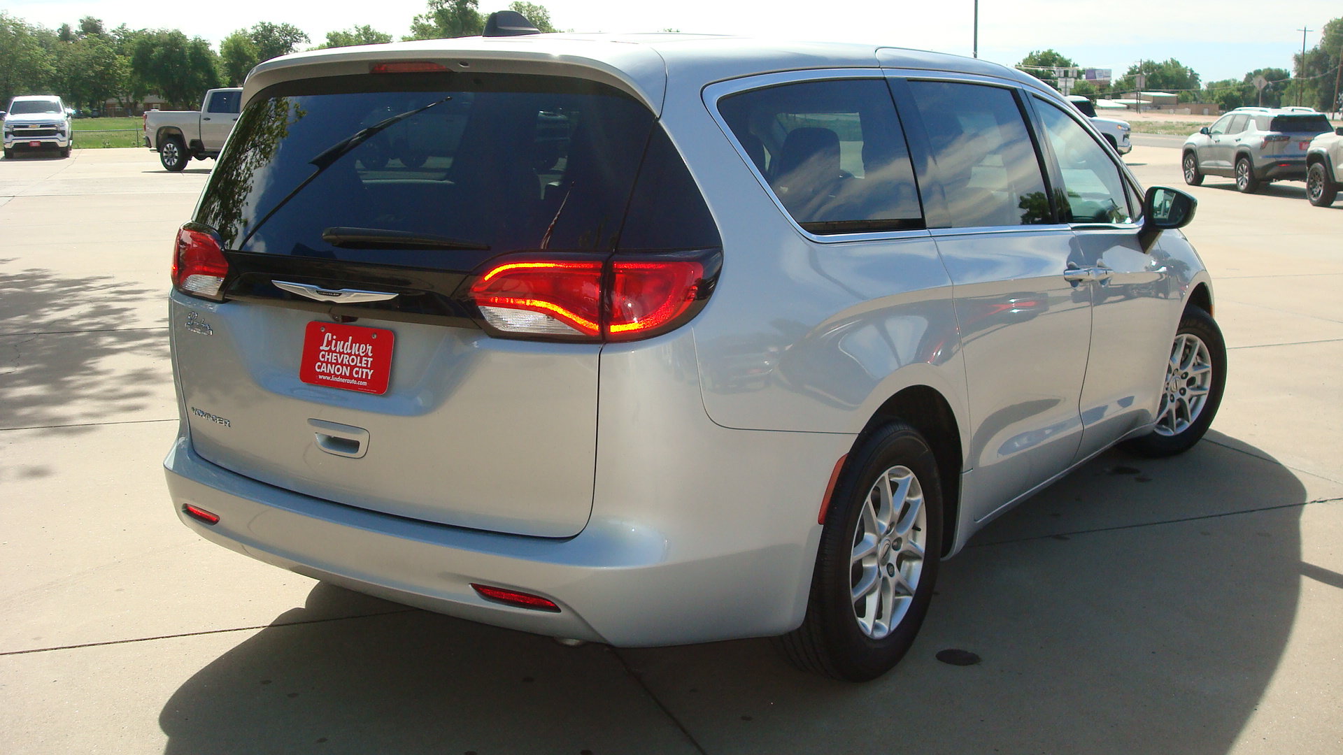 Used 2024 Chrysler Voyager LX FWD image 4