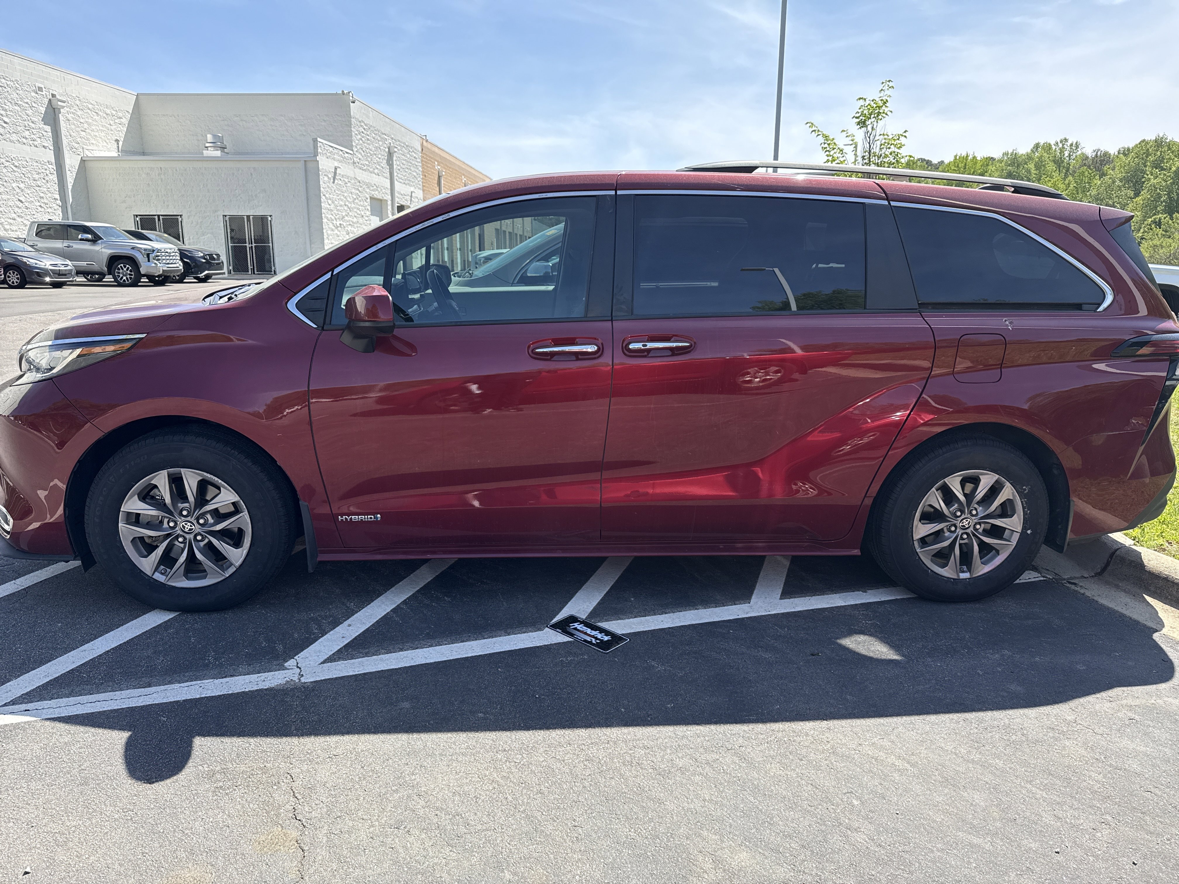 Used 2021 Toyota Sienna XLE image 42