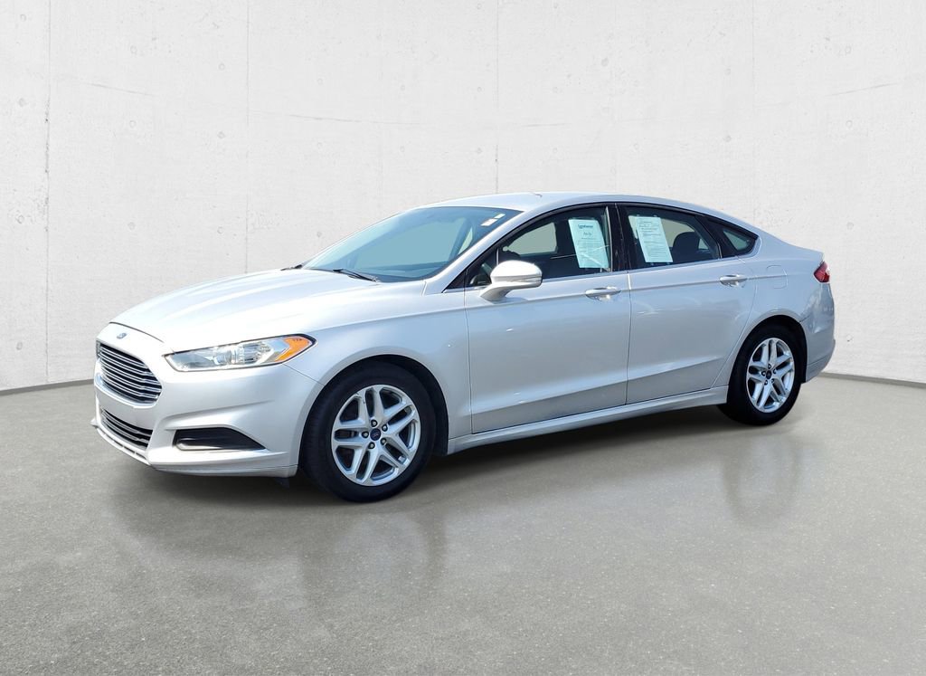 Used 2015 Ford Fusion SE FWD image 4