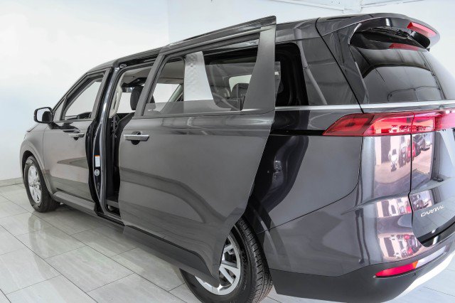 Used 2023 Kia Carnival LX FWD image 44