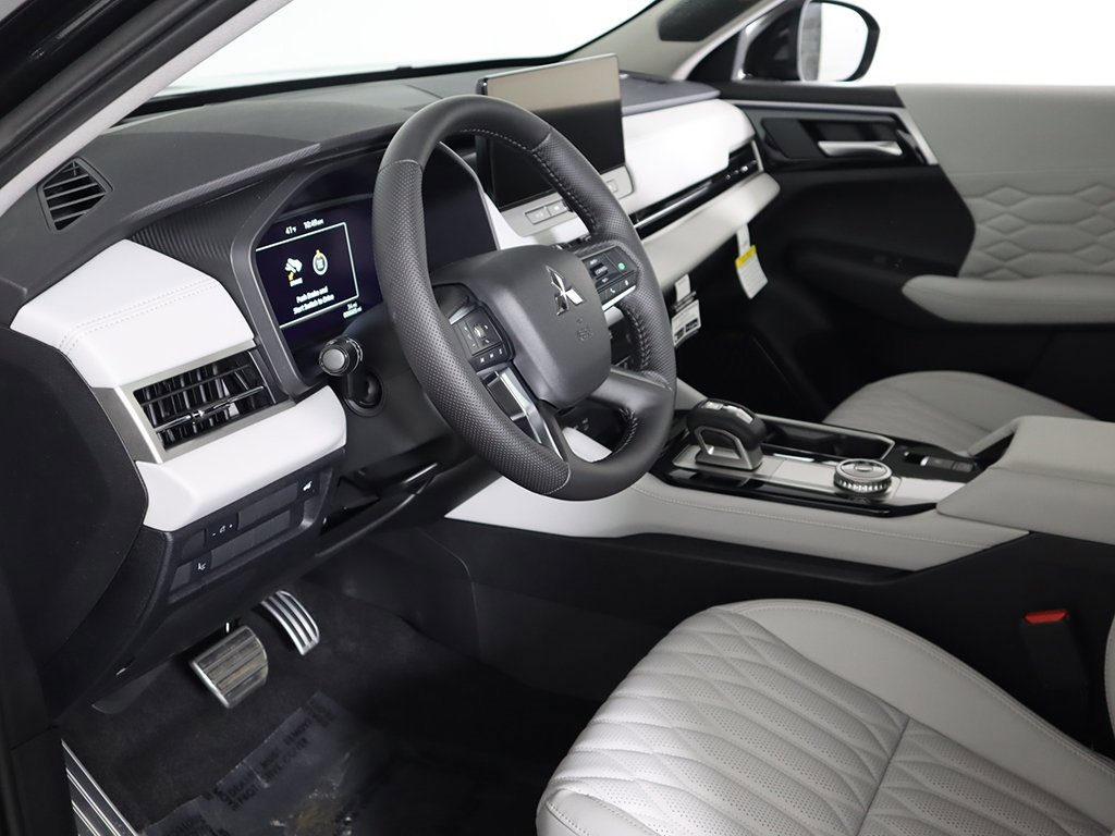 New 2025 Mitsubishi Outlander AWD image 30