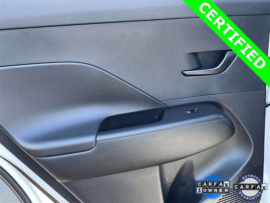 Certified 2025 Hyundai Kona SE image 9