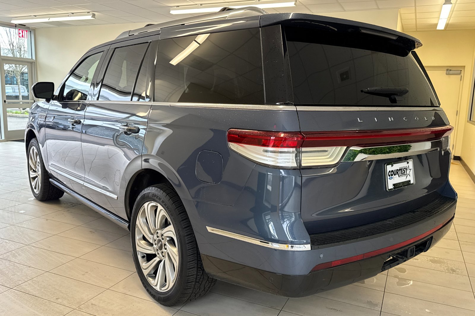 Certified 2023 Lincoln Navigator Reserve image 6