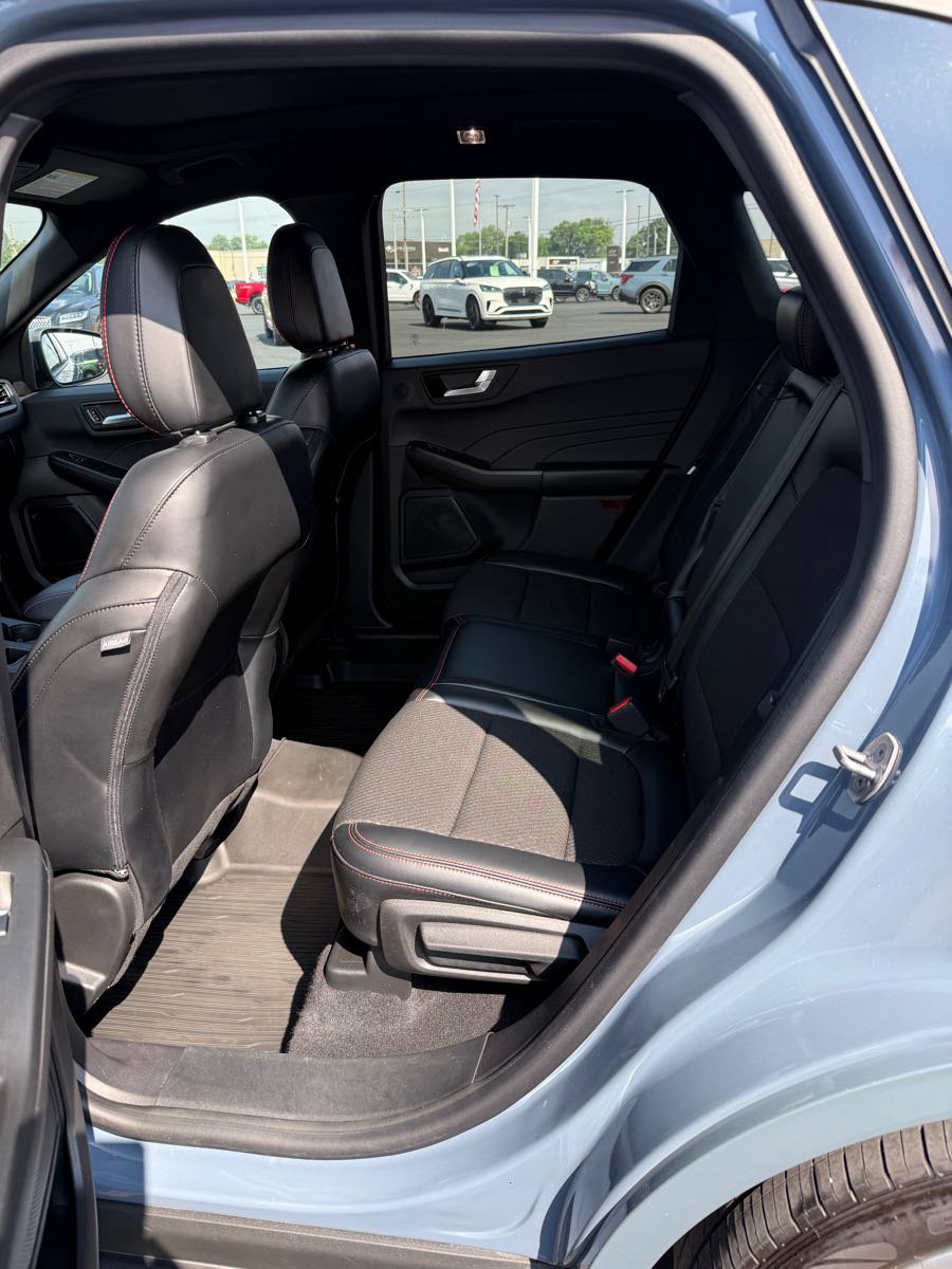 Used 2023 Ford Escape ST-Line Select w/ Tech Pack #2 AWD/4WD image 11