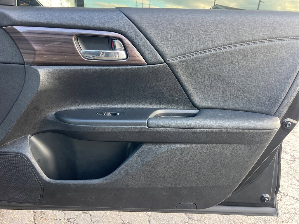 Used 2017 Honda Accord EX image 18
