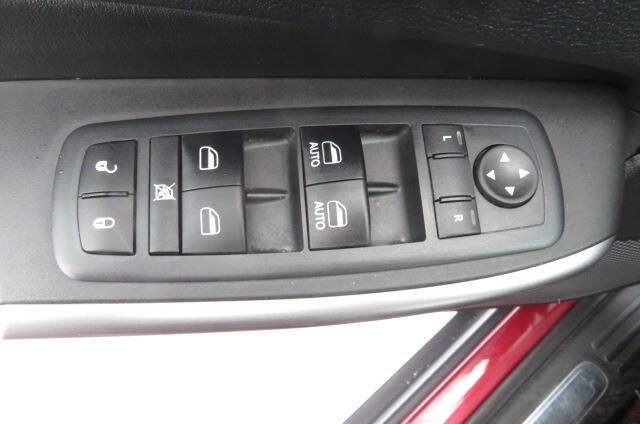 Used 2019 Jeep Cherokee Limited image 17