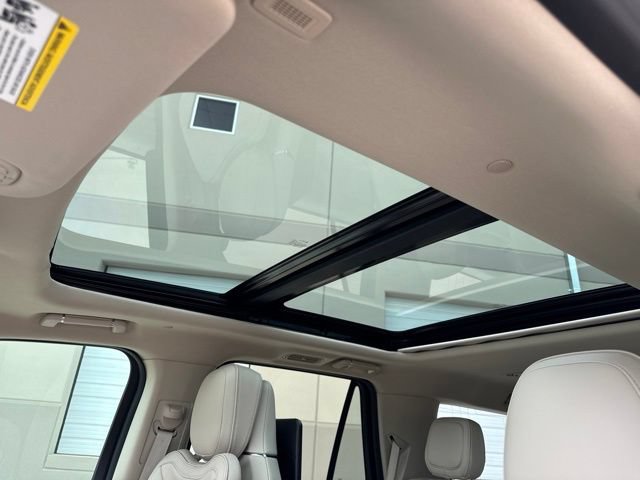 Used 2019 Lincoln Navigator Reserve AWD/4WD image 11