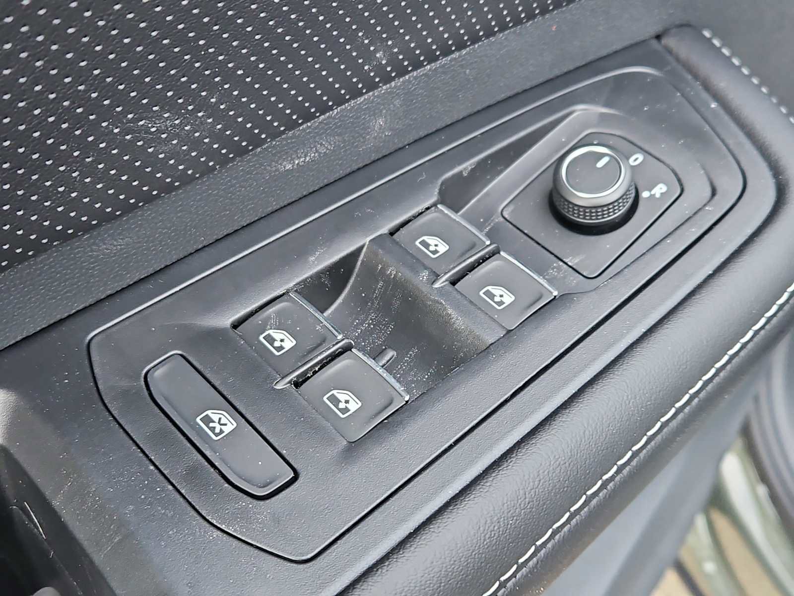 New 2026 Volkswagen Atlas Cross Sport SE image 8