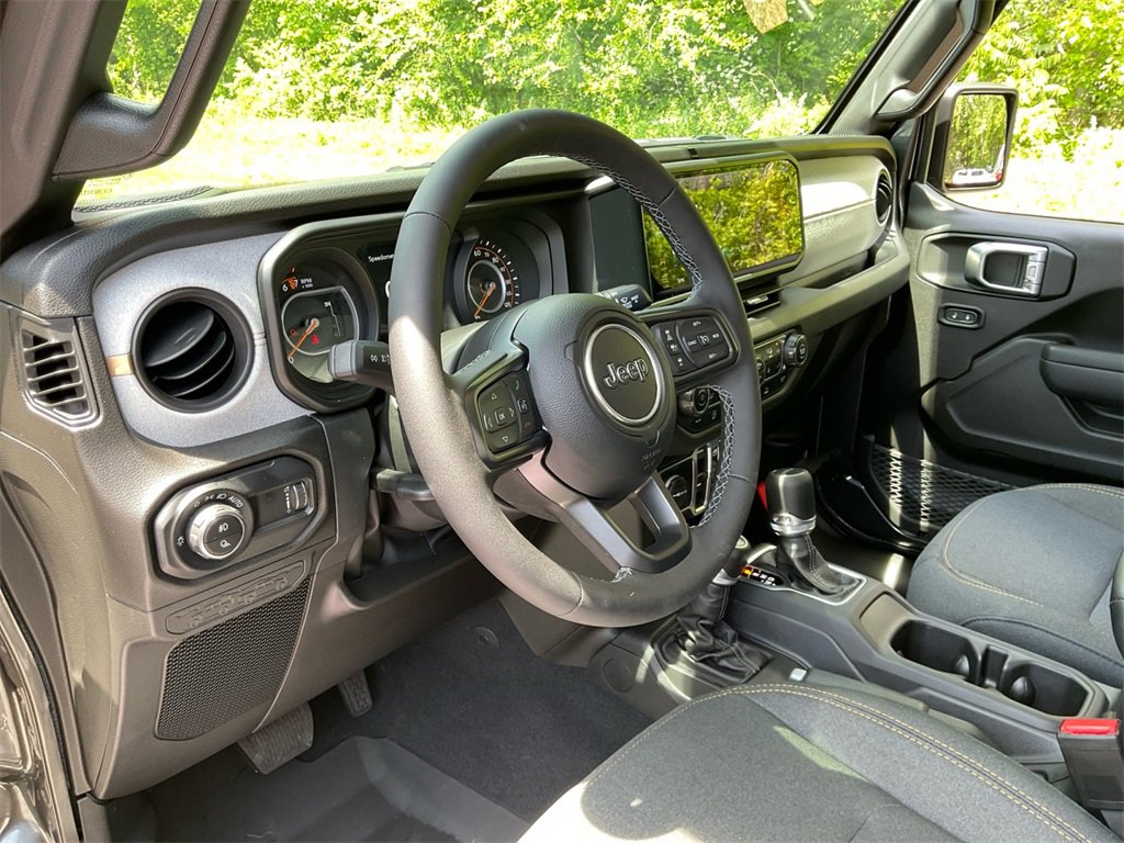 New 2025 Jeep Gladiator Sport image 26