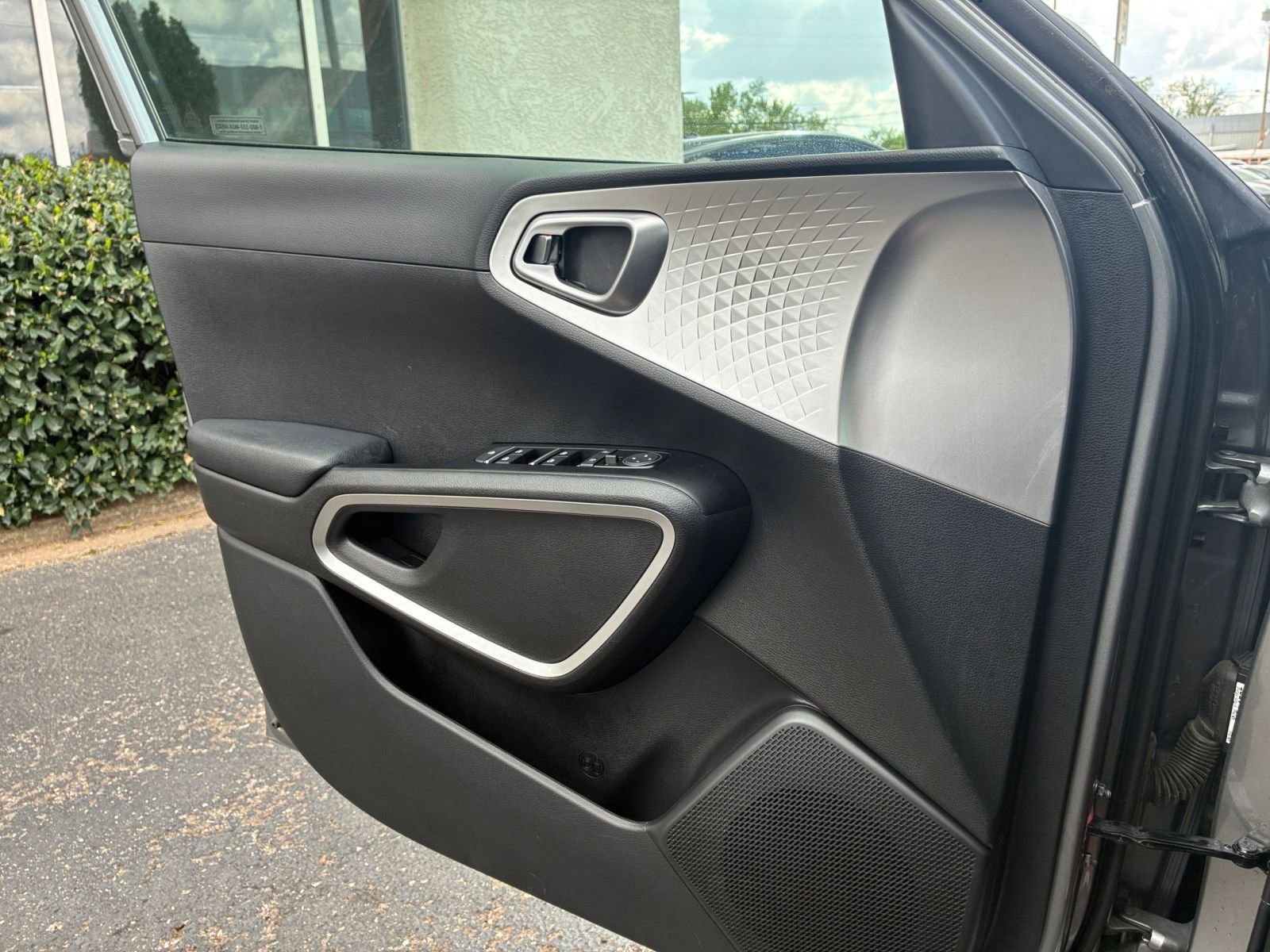 Used 2025 Kia Soul LX w/ LX Technology Package image 18