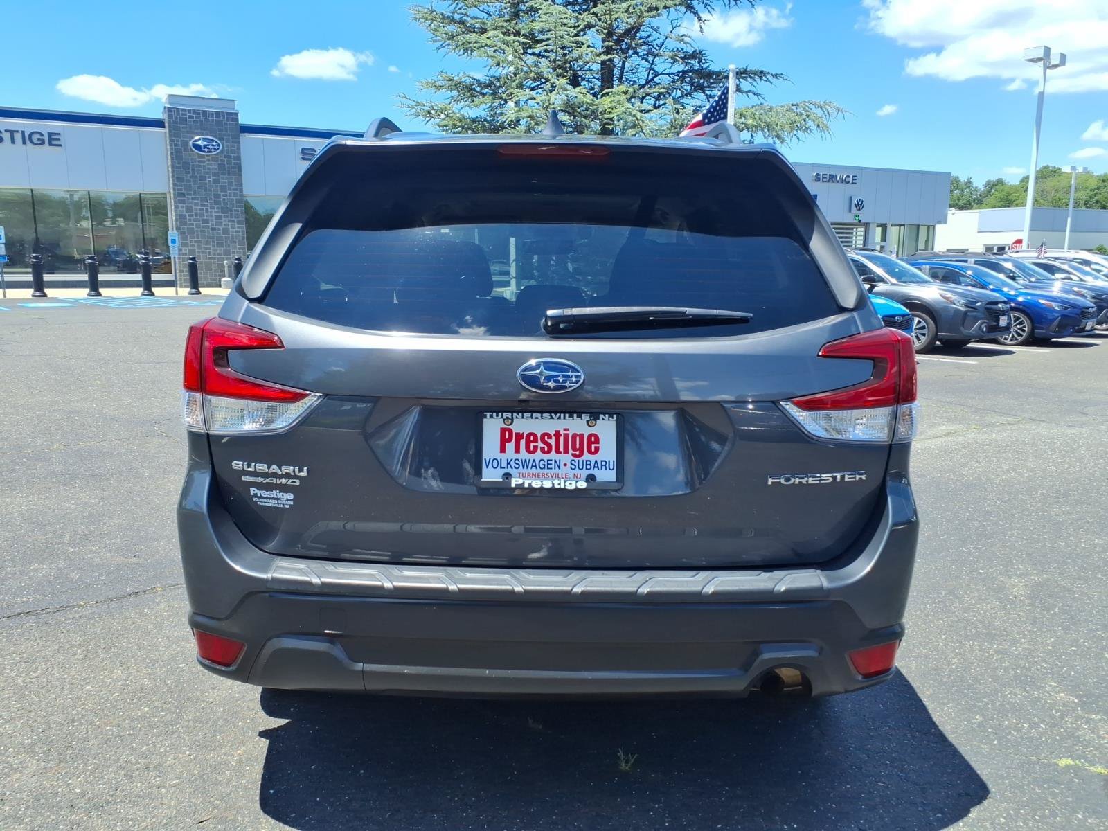 Used 2020 Subaru Forester Premium AWD/4WD image 3