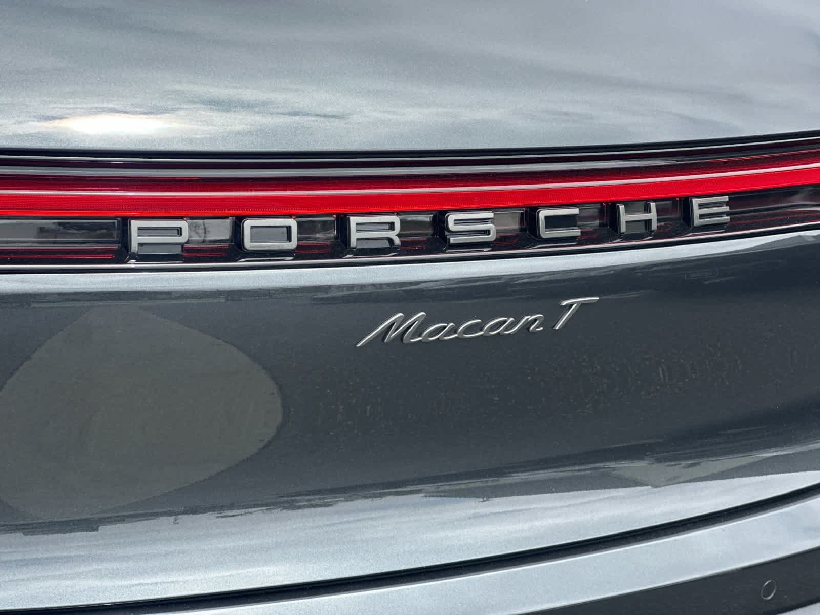 Certified 2026 Porsche Macan AWD/4WD image 32
