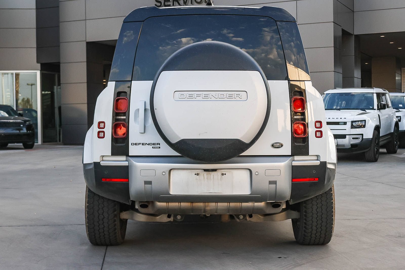 Certified 2025 Land Rover Defender 110 X-Dynamic SE AWD/4WD image 6