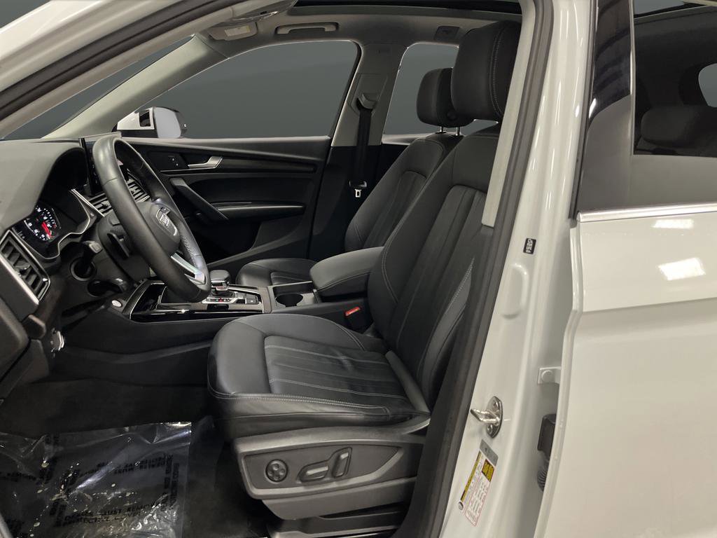 Used 2023 Audi Q5 2.0T Premium w/ Convenience Package image 4