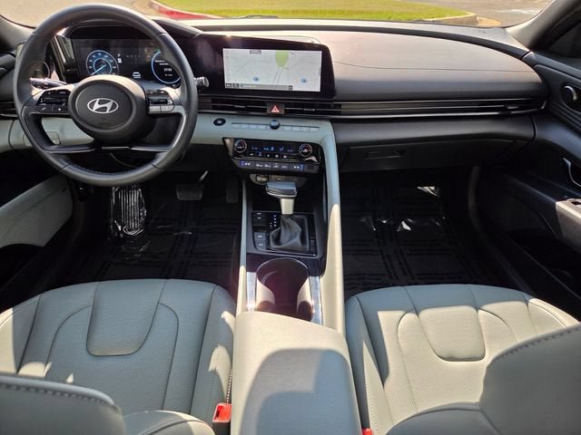 Used 2025 Hyundai Elantra Limited w/ Cargo Package FWD image 16